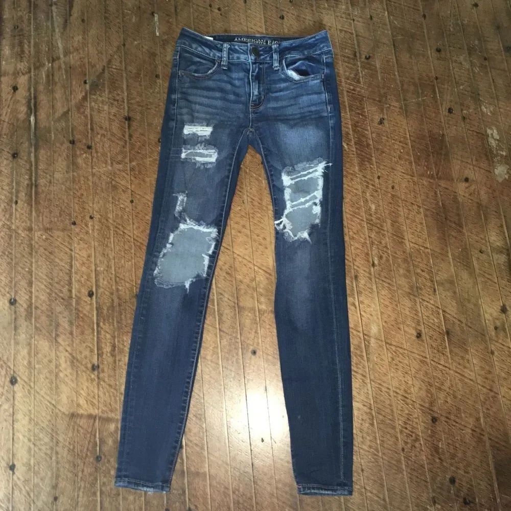 American Eagle distressed destroyed dark wash size 0 super stretch x jeggings